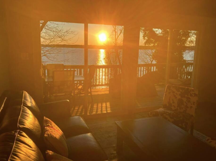 2 Bedroom Newly Renovated Waterfront Home; 10 Min From Mgm & The Gaylord 포트 워싱턴 외부 사진