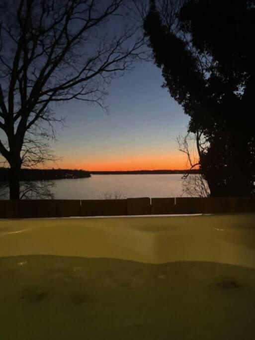 2 Bedroom Newly Renovated Waterfront Home; 10 Min From Mgm & The Gaylord 포트 워싱턴 외부 사진