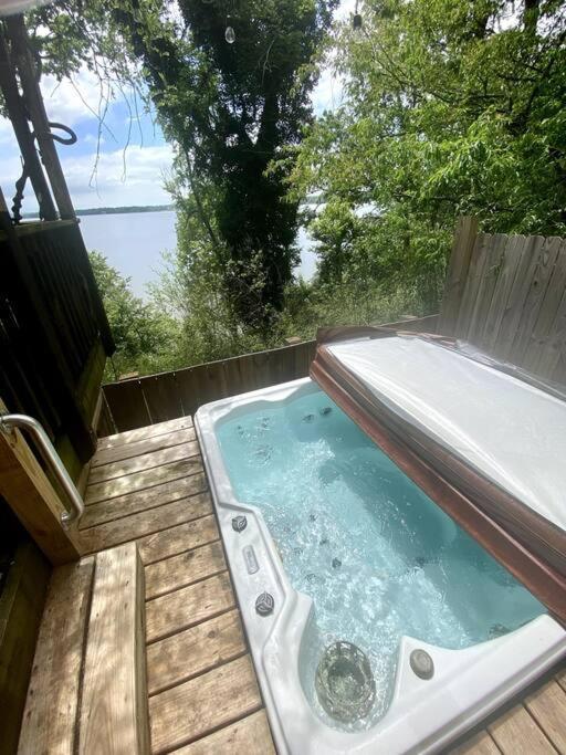 2 Bedroom Newly Renovated Waterfront Home; 10 Min From Mgm & The Gaylord 포트 워싱턴 외부 사진
